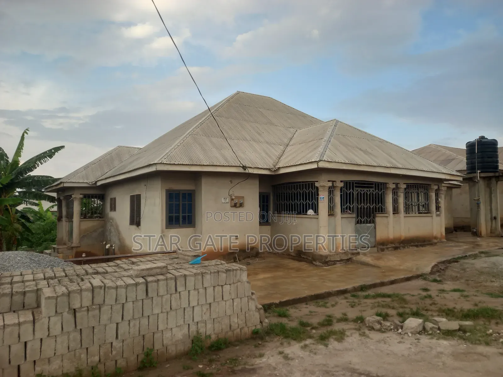 5bdrm House in Agyaako Buoho, Kumasi Metropolitan for sale