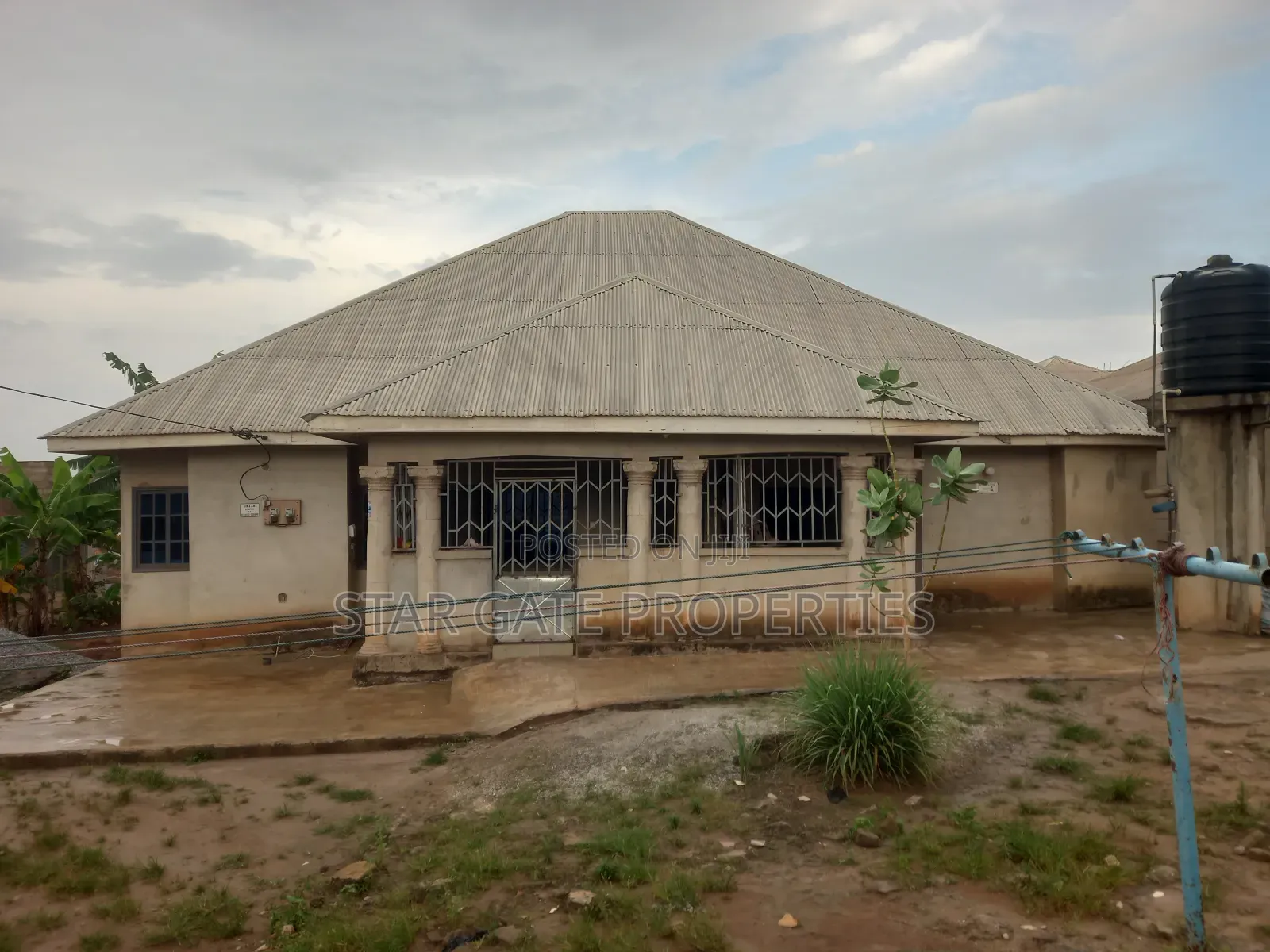 5bdrm House in Agyaako Buoho, Kumasi Metropolitan for sale