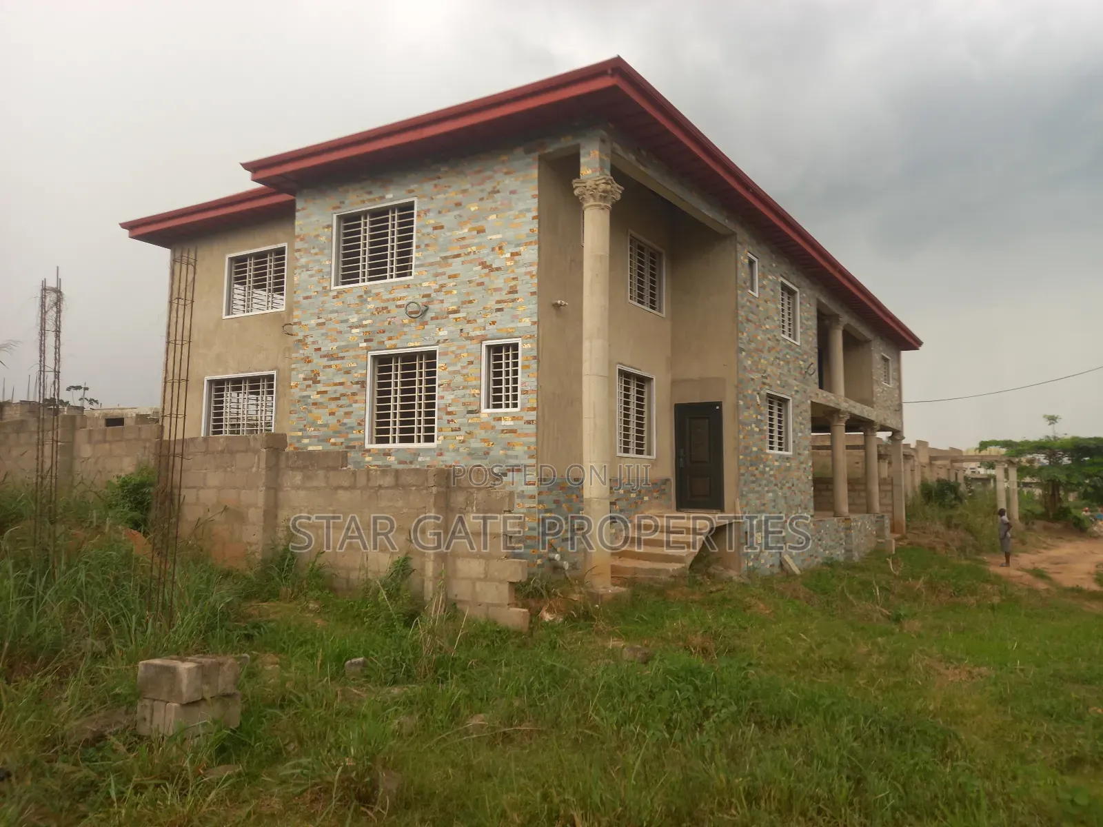 6bdrm House in Agyaako Buoho, Kumasi Metropolitan for sale