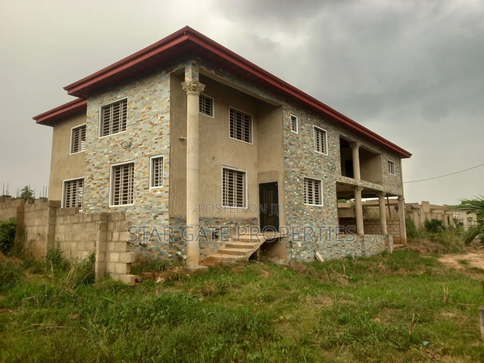 6bdrm House in Agyaako Buoho, Kumasi Metropolitan for sale