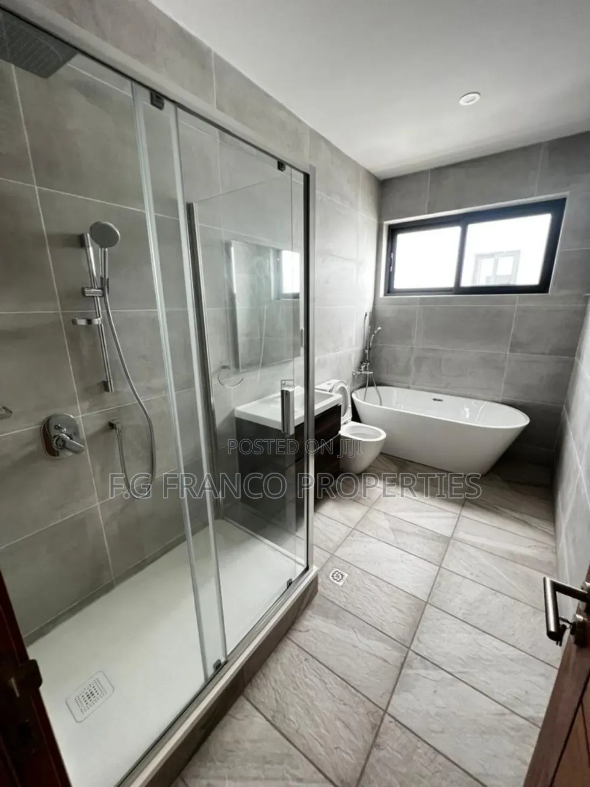4bdrm House in Kg. Franco, Airport Residential Area for rent