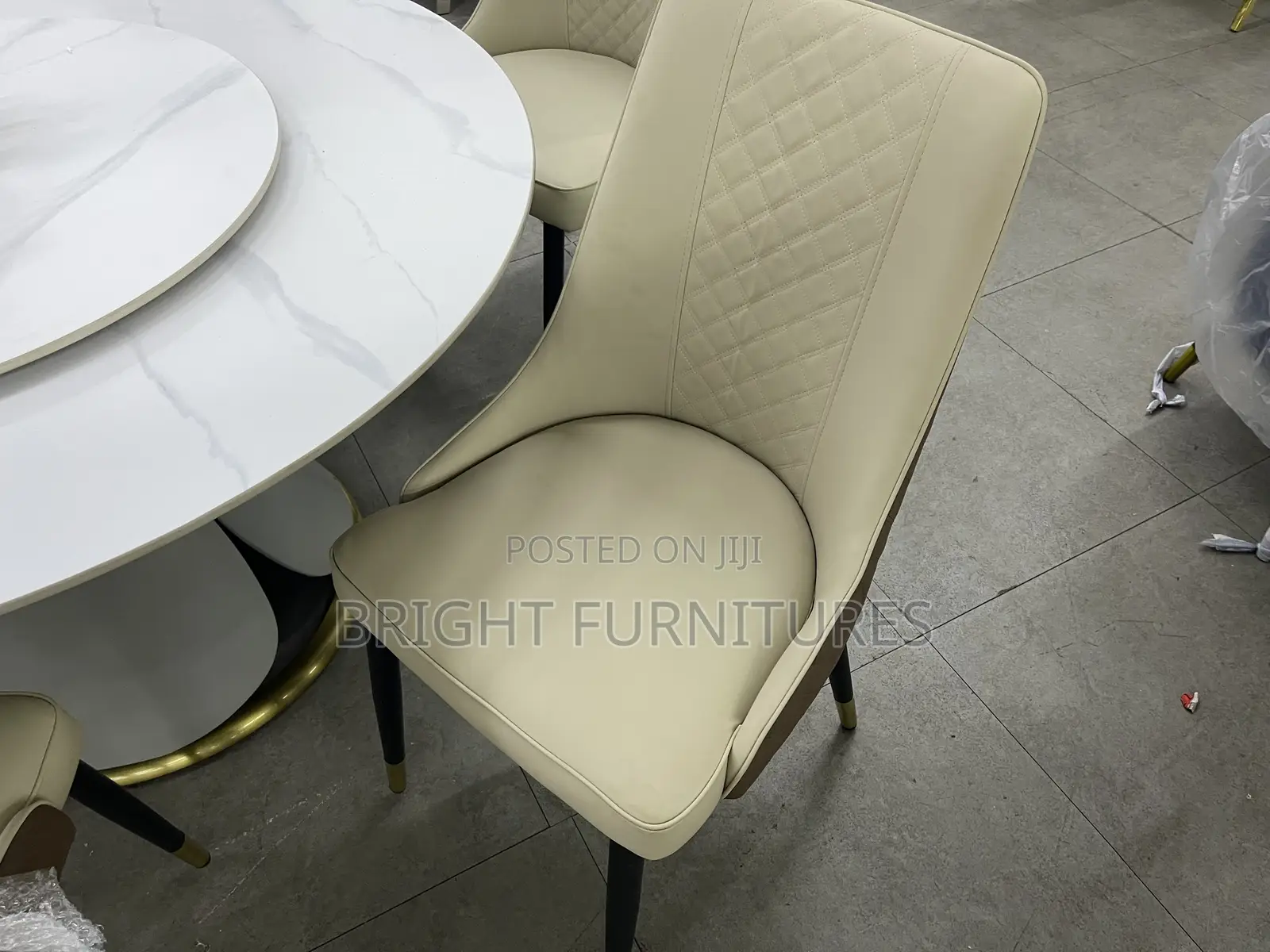 Quality Italian 6 Seater Dining Table With 6 Chairs