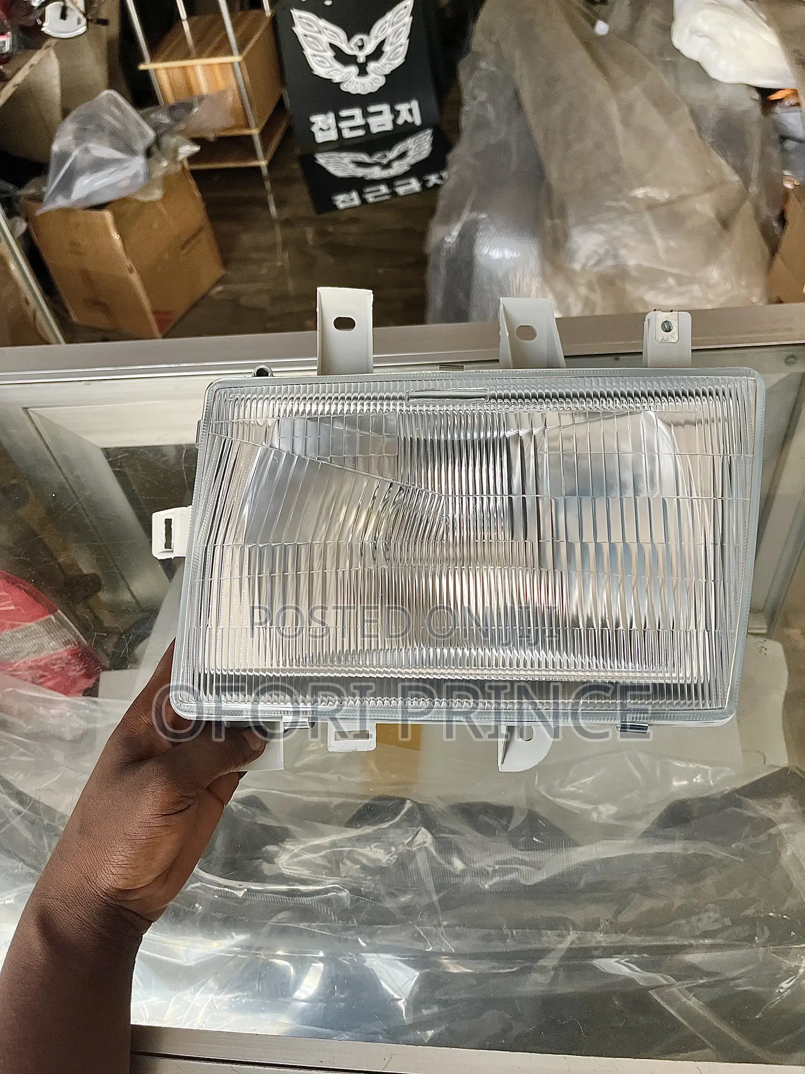 Hyundai Mighty 2/Hd45 Headlight Glass