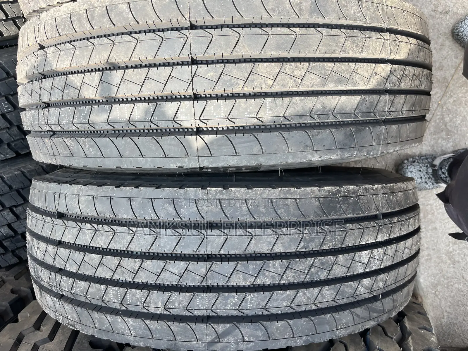 Jinyu 285 70 R19.5