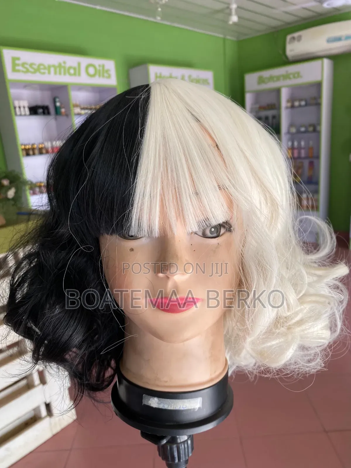 Black White Body Wavy Wig