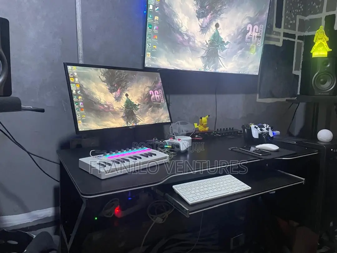 Office/Gaming Desk With Keyboard