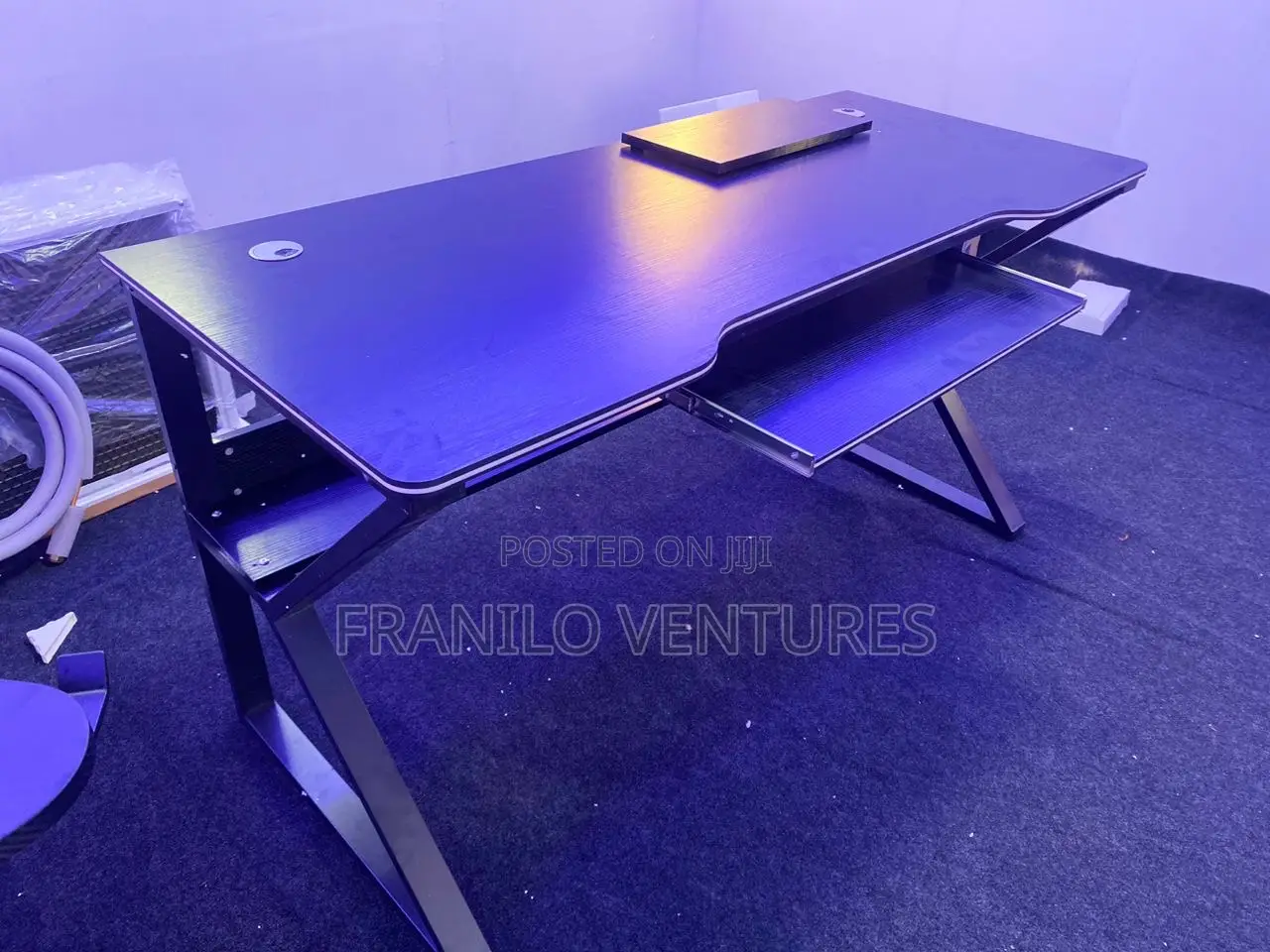 Office/Gaming Desk With Keyboard