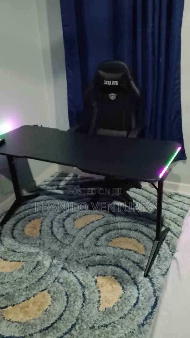 1.4m Gaming Desk
