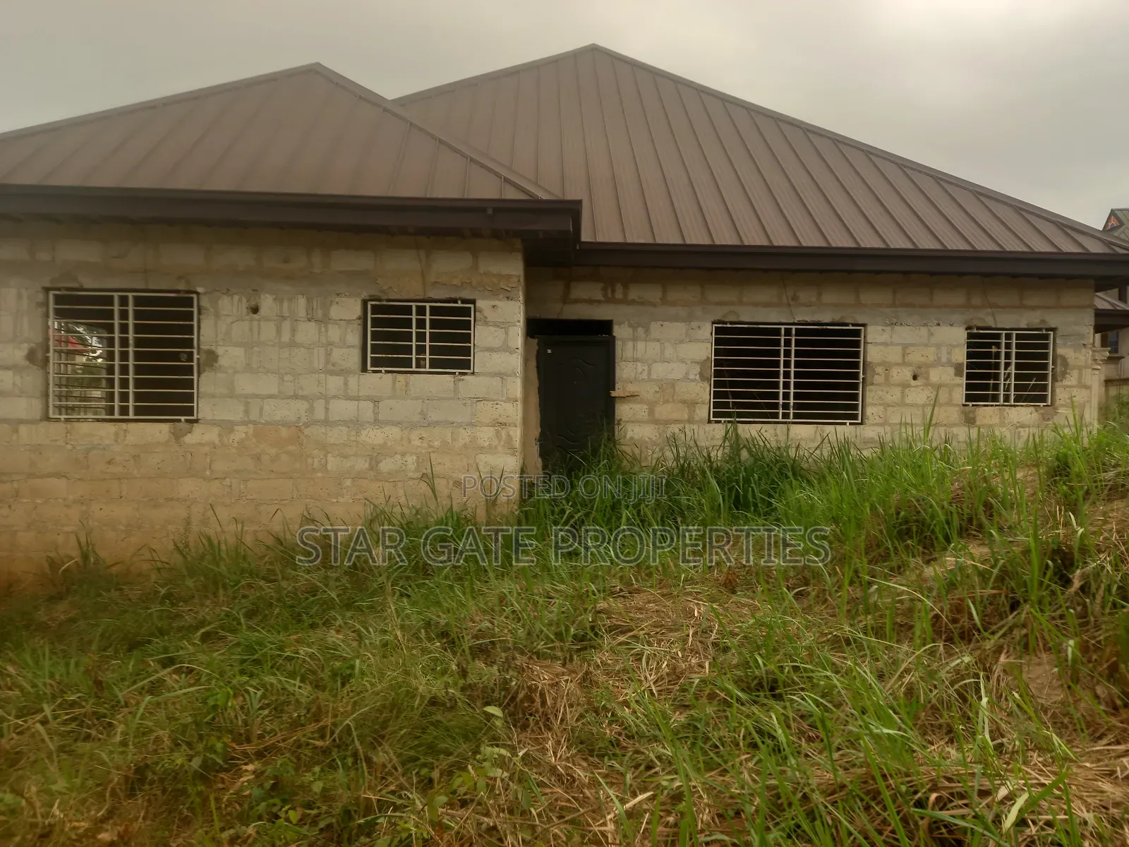5bdrm House in Agyaako Buoho, Kumasi Metropolitan for sale