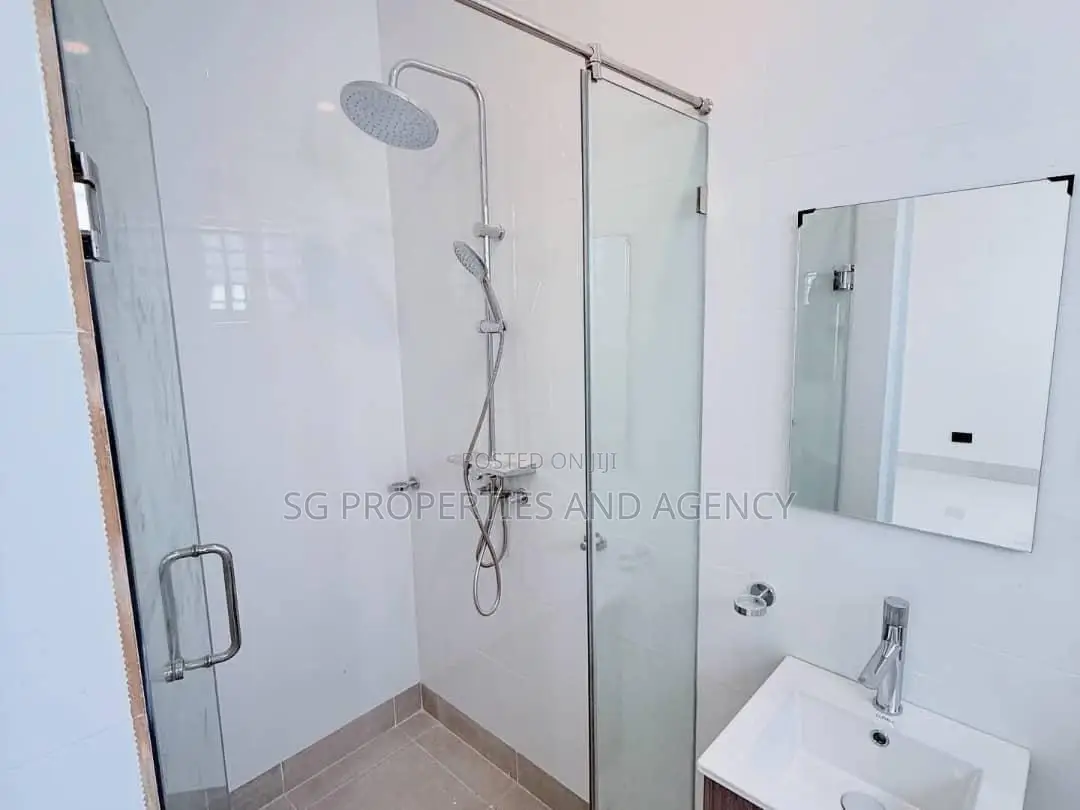 4bdrm Mansion in Spintex Palace Mall, Airport Residential Area for rent