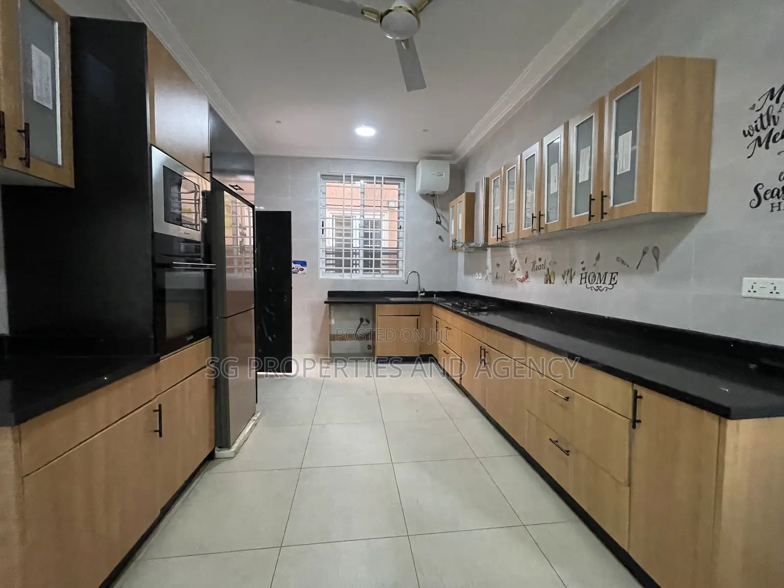 4bdrm Mansion in Spintex Palace Mall, Airport Residential Area for rent