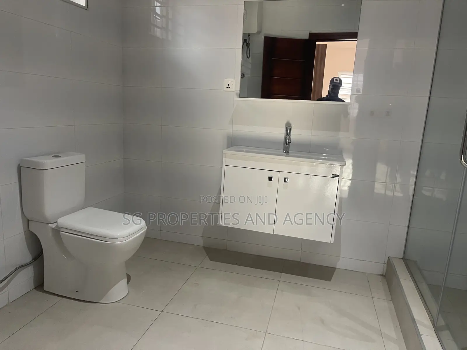 4bdrm Mansion in Spintex Palace Mall, Airport Residential Area for rent