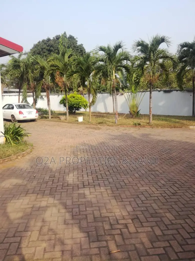6bdrm House in Airport Residential for rent