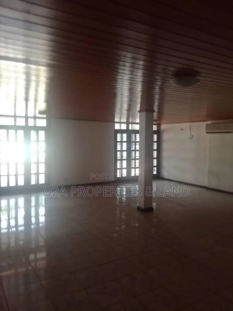 6bdrm House in Airport Residential for rent
