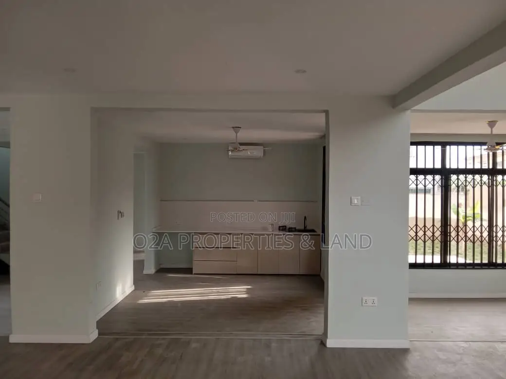5bdrm House in Labone, Celsbridge Area for rent