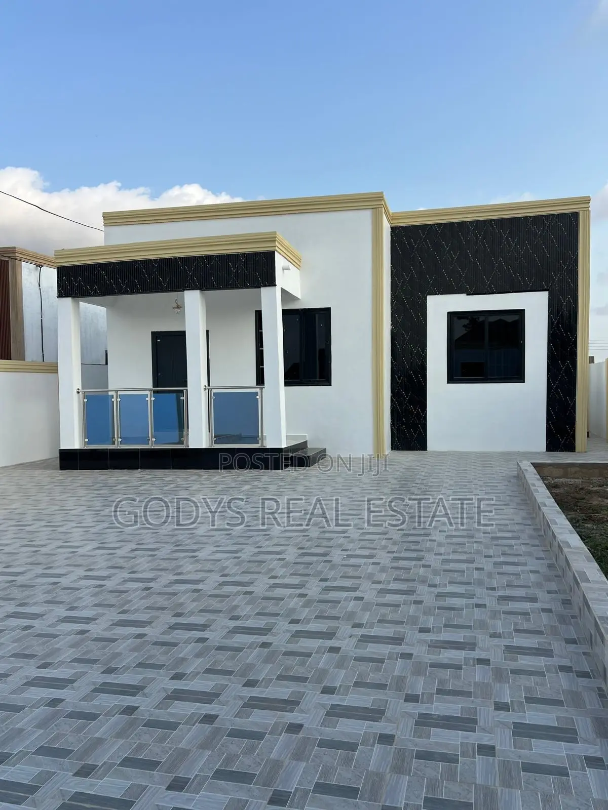 3bdrm Townhouse/Terrace in Opeikuma, Kasoa for sale