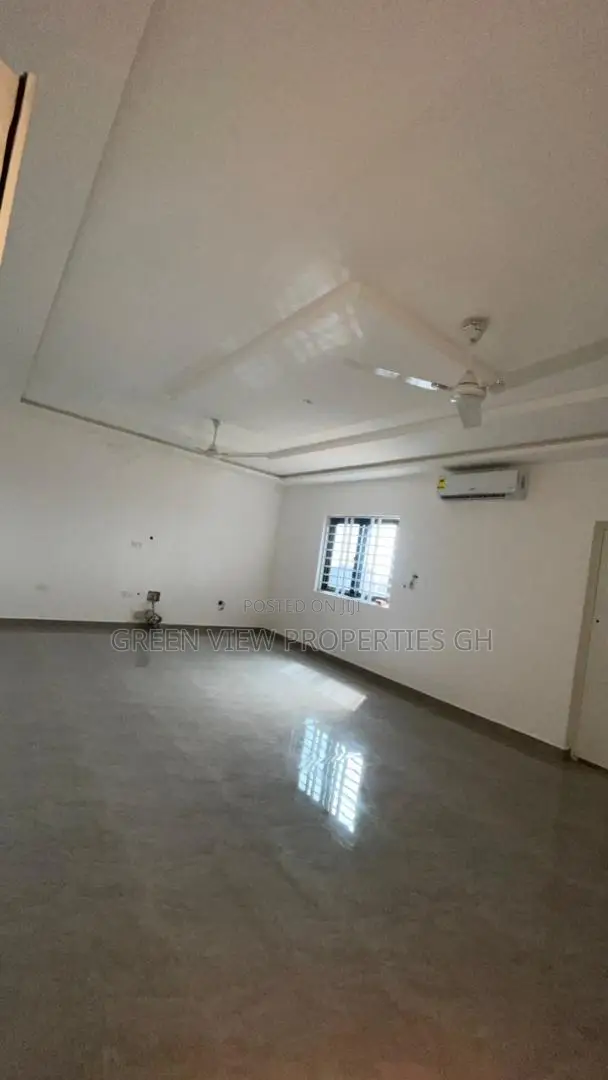 3bdrm Apartment in West Hills Mall Area for rent