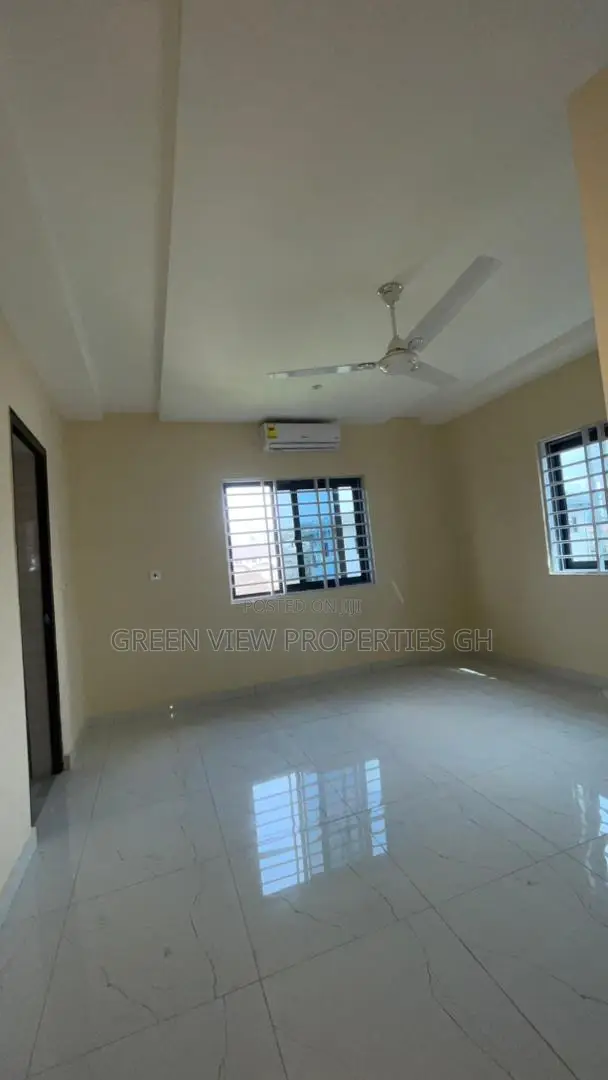 3bdrm Apartment in West Hills Mall Area for rent