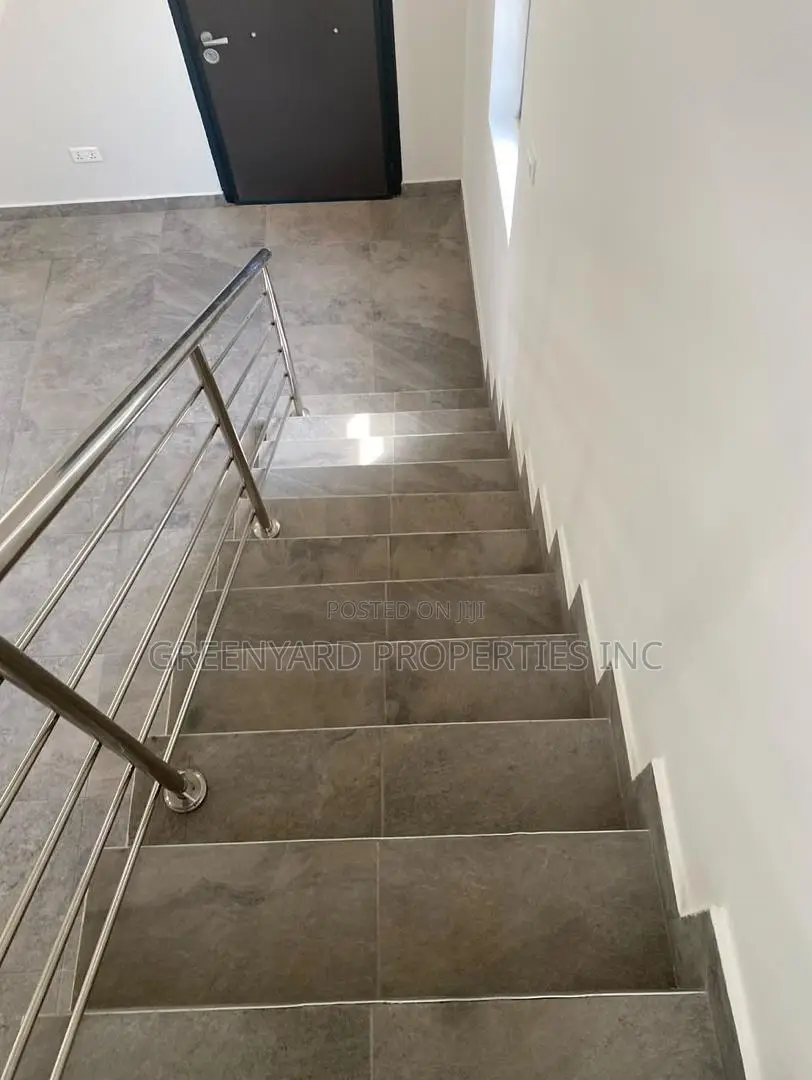 3bdrm Townhouse / Terrace in Roundabout, Tseaddo for rent
