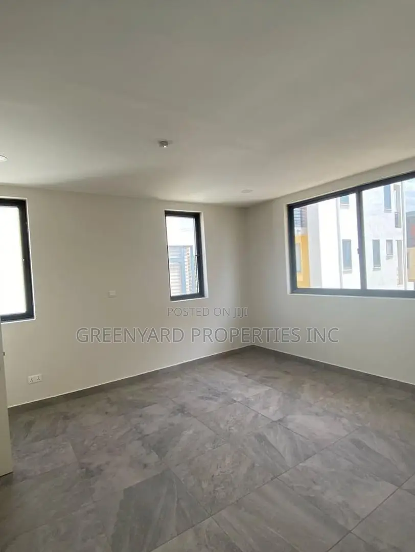 3bdrm Townhouse / Terrace in Roundabout, Tseaddo for rent