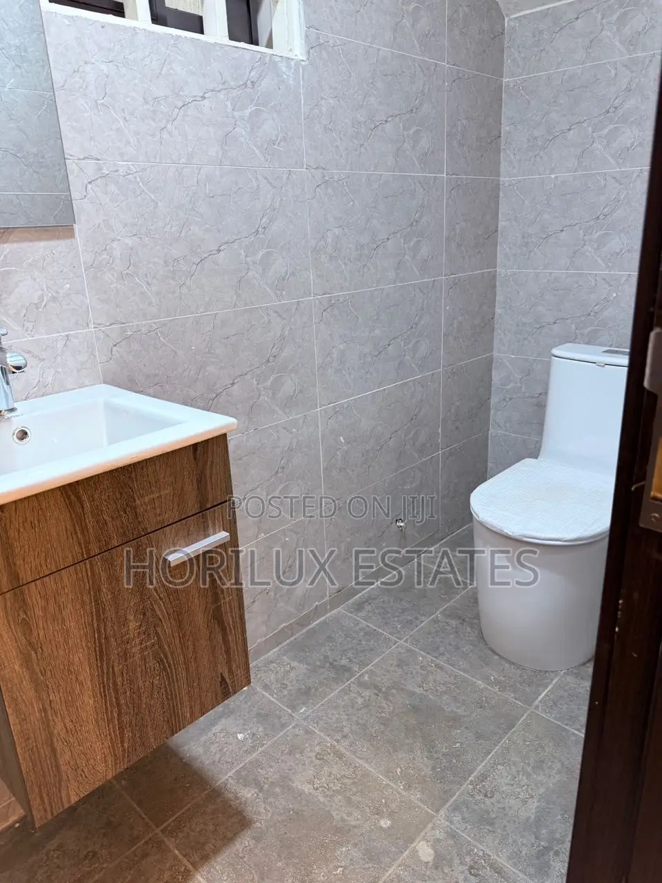 4bdrm Duplex in Kwabenya for sale