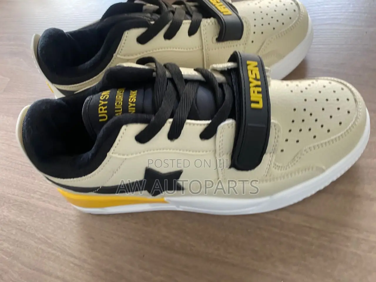 Cream Sneaker