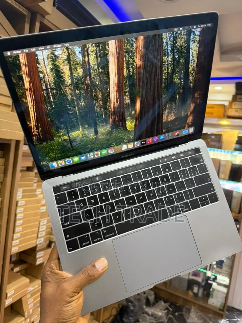 Laptop Apple MacBook Pro 2017 16GB Intel Core i7 SSHD (Hybrid) 512GB