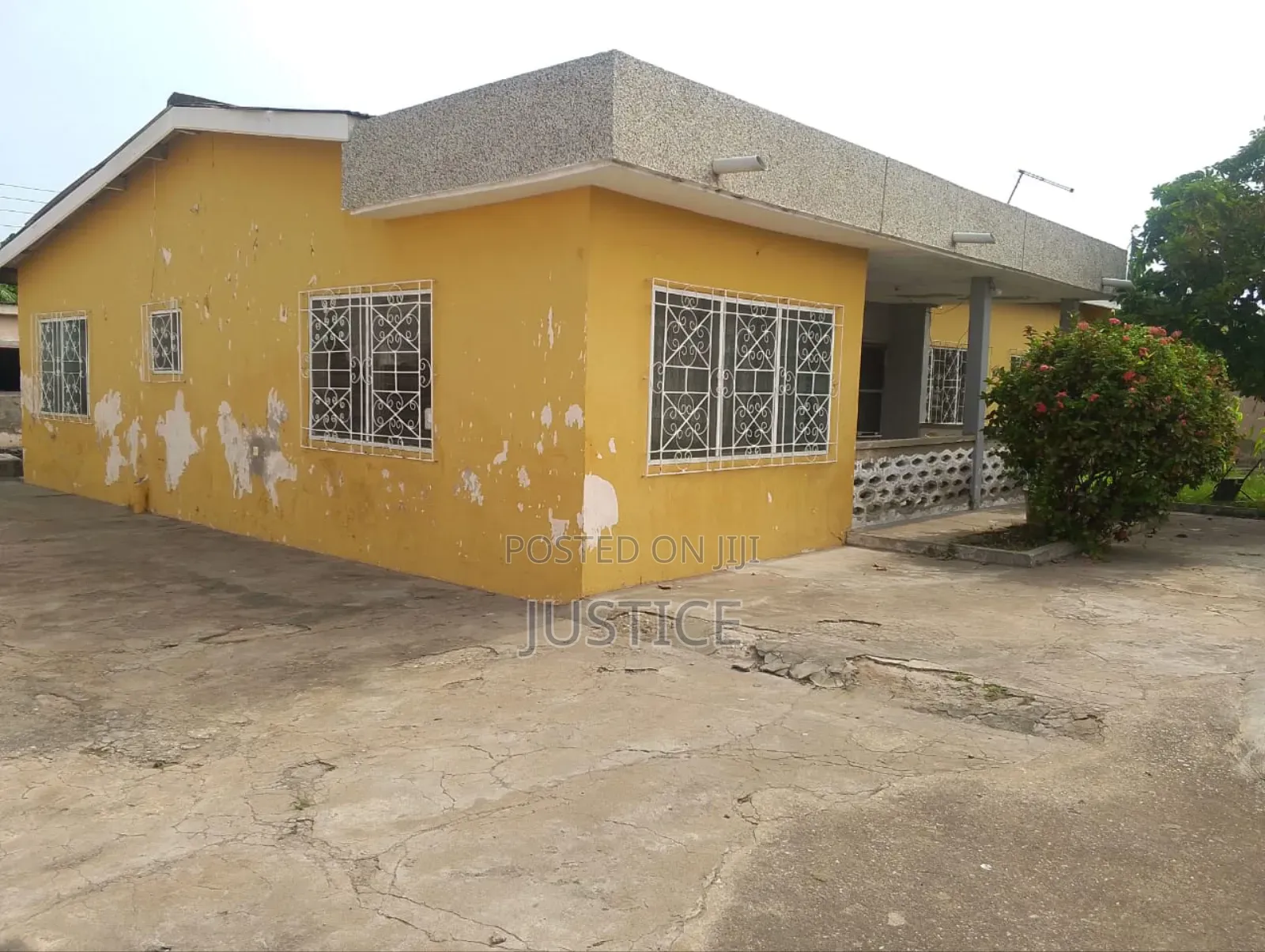 4bdrm House in Dansoman, Exhibition for sale