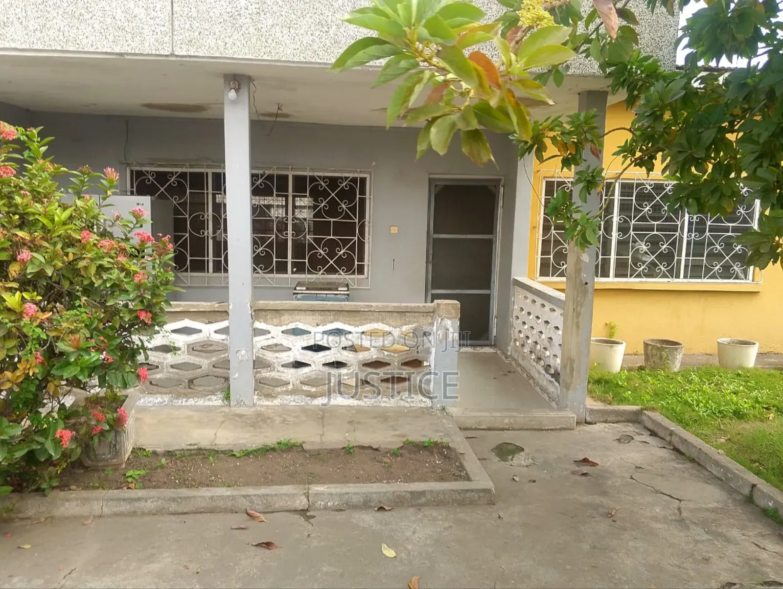 4bdrm House in Dansoman, Exhibition for sale