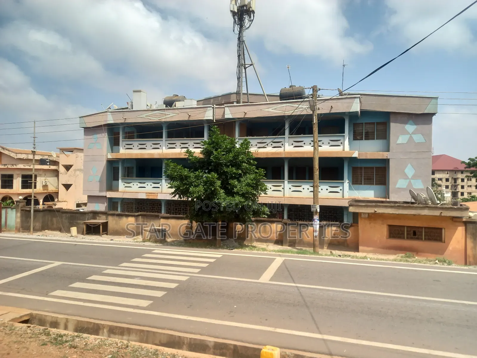 20bdrm House in Bohyen Abrepo, Kumasi Metropolitan for sale