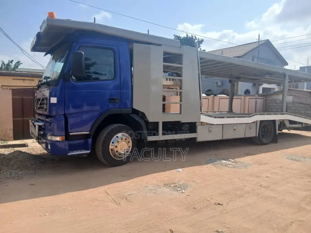 Car Carriers or Car Transporter Truck