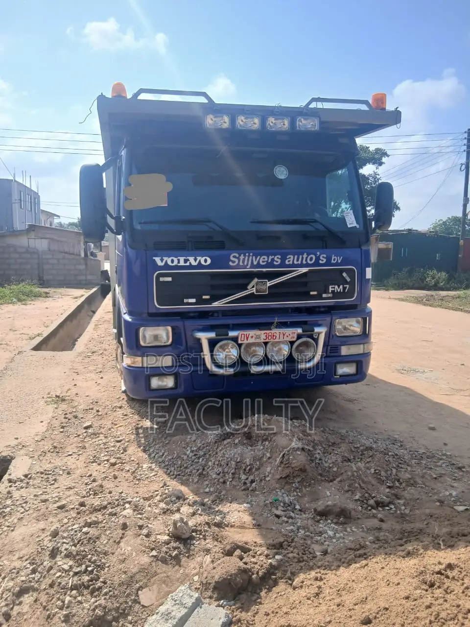 Car Carriers or Car Transporter Truck