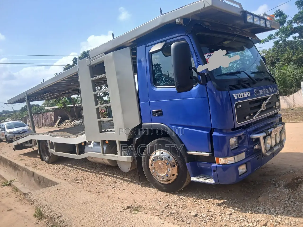 Car Carriers or Car Transporter Truck