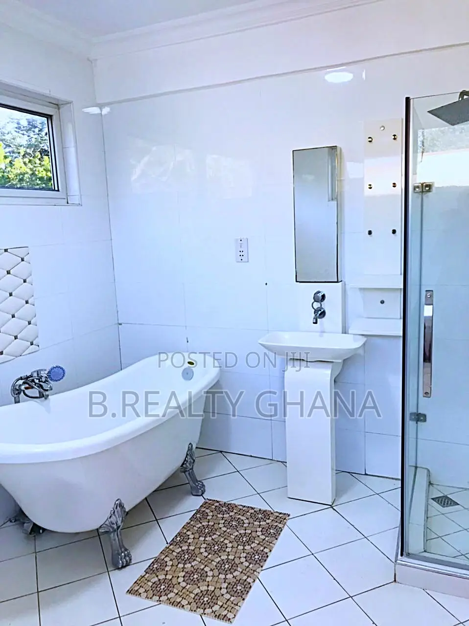 Furnished 4bdrm House in Shopping Arcade Area for sale