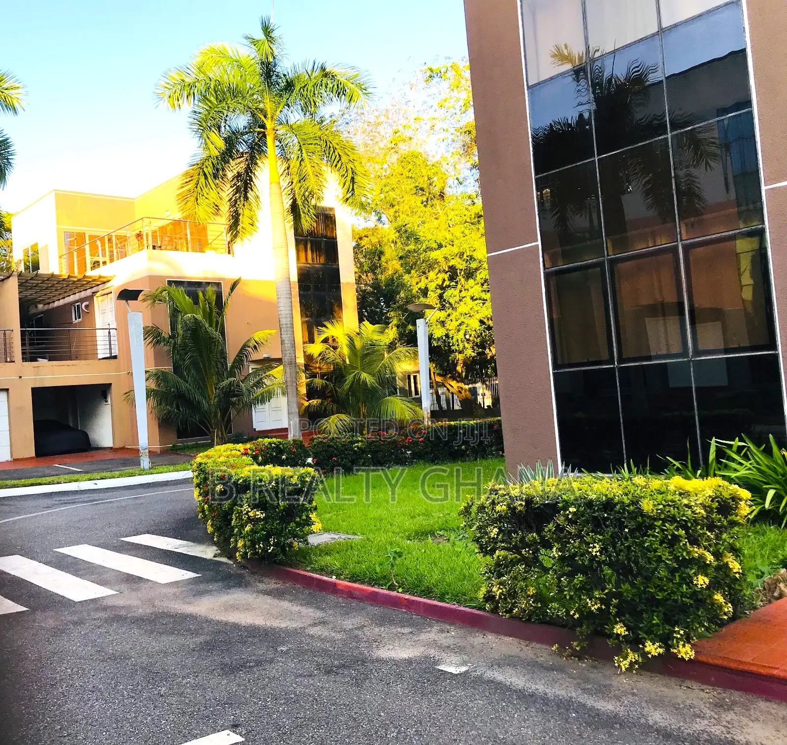 Furnished 4bdrm House in Shopping Arcade Area for sale