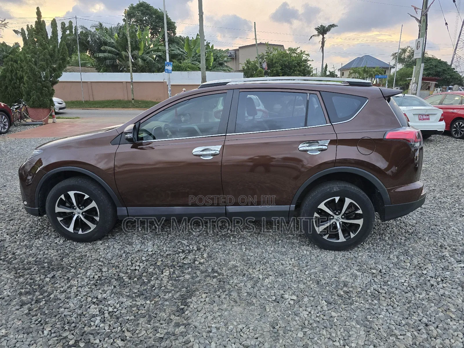 Toyota RAV4 Limited FWD (2.5L 4cyl 6A) 2016 Brown