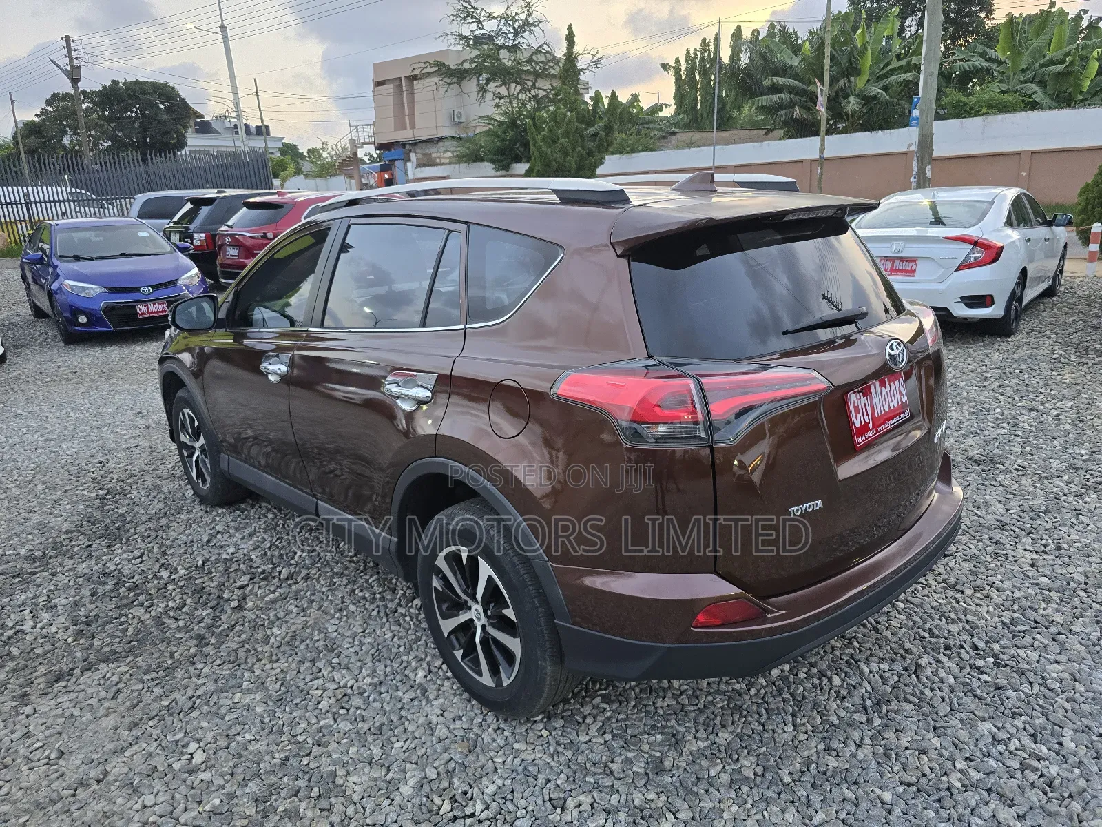 Toyota RAV4 Limited FWD (2.5L 4cyl 6A) 2016 Brown