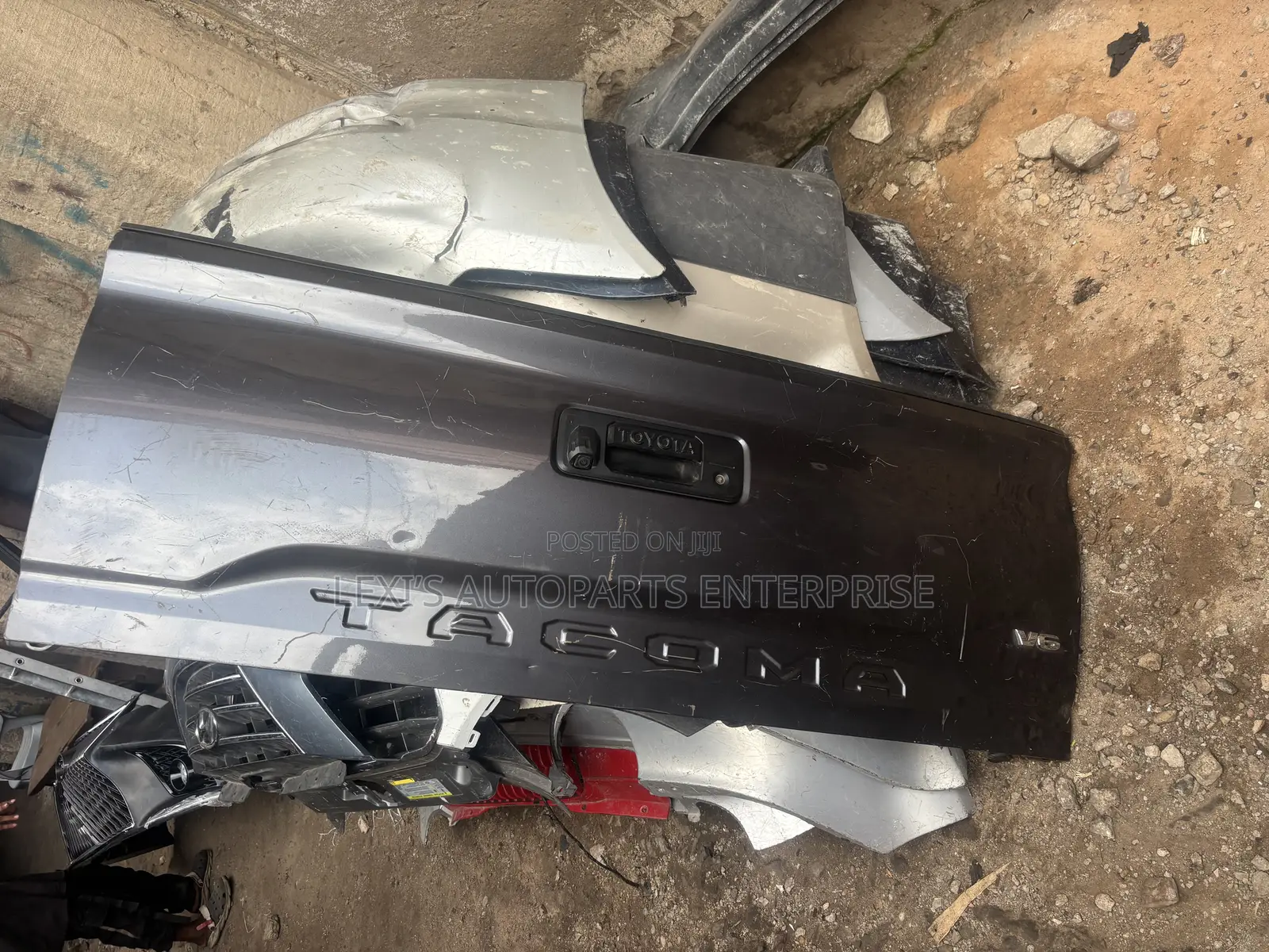 Toyota Tacoma 2016,2017,2018,2019,2020 Tailgate/ Boot Available