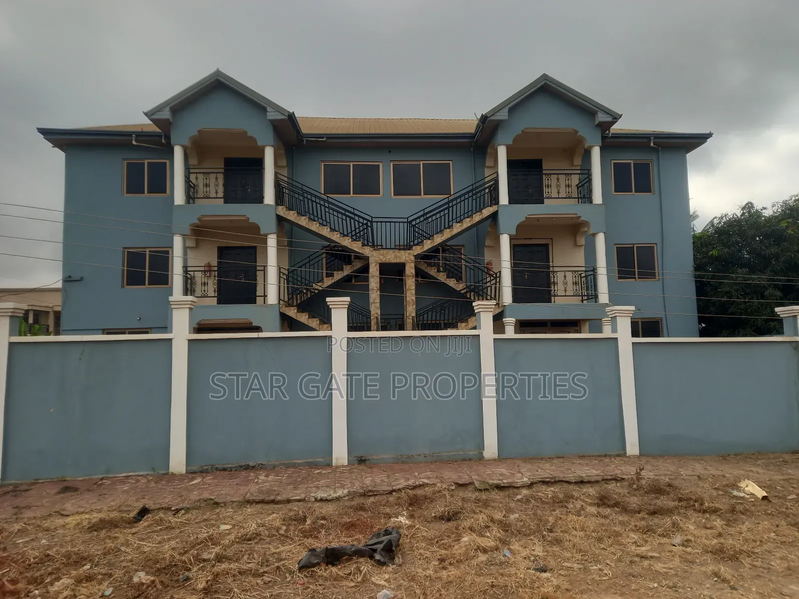 18bdrm House in Ahodwo Sokoban, Kumasi Metropolitan for sale