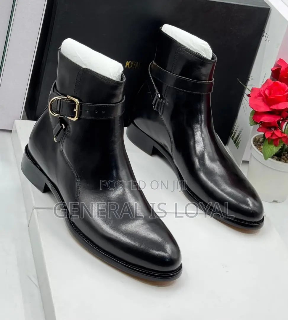 Keneth Cole Black Leather Ankle Boots With A Strap And Buckle