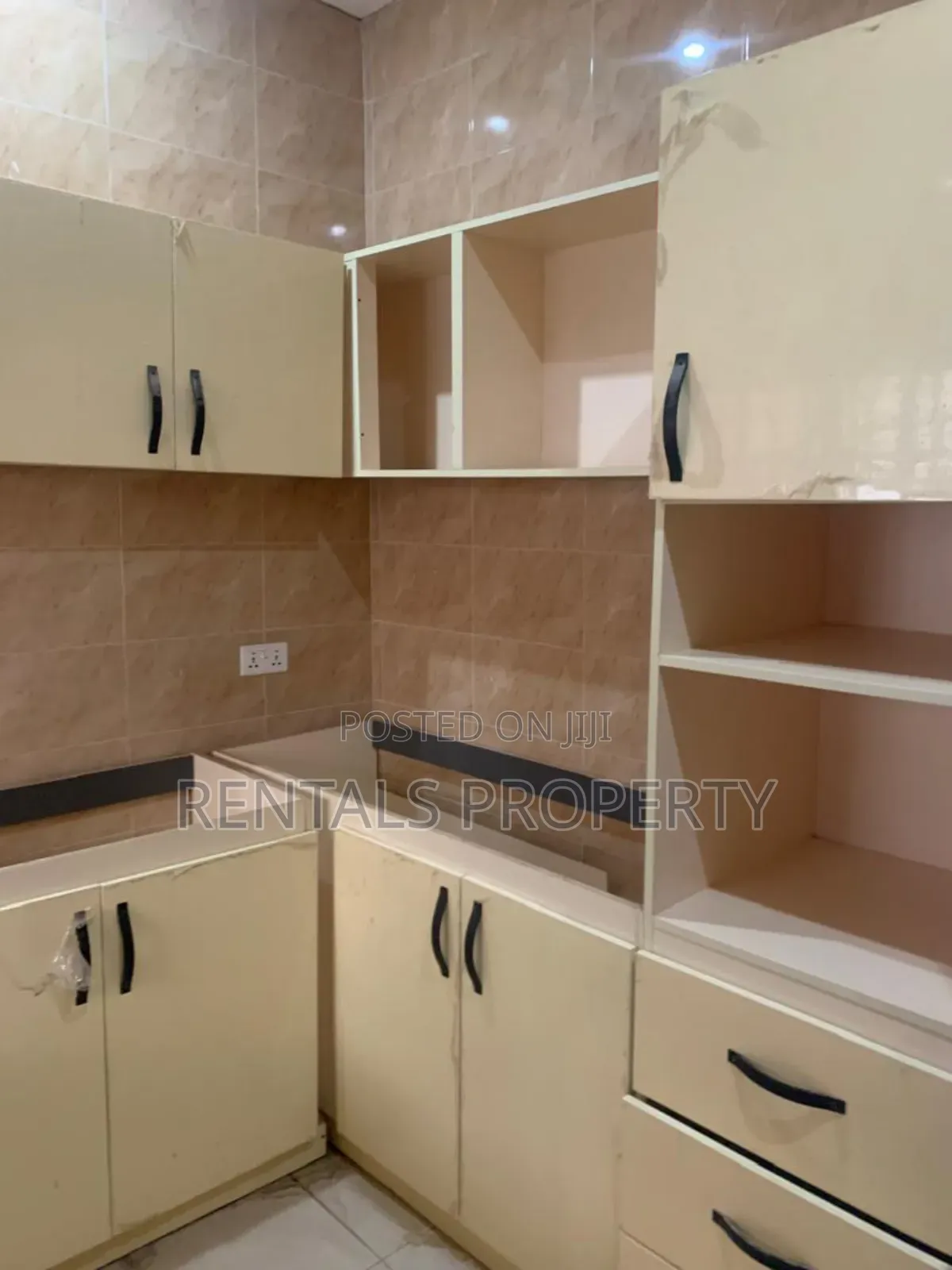 3bdrm Block of Flats in Adenta for rent
