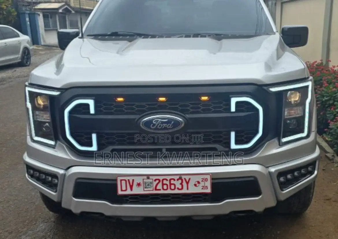 Ford F-150 XLT 2022 Silver
