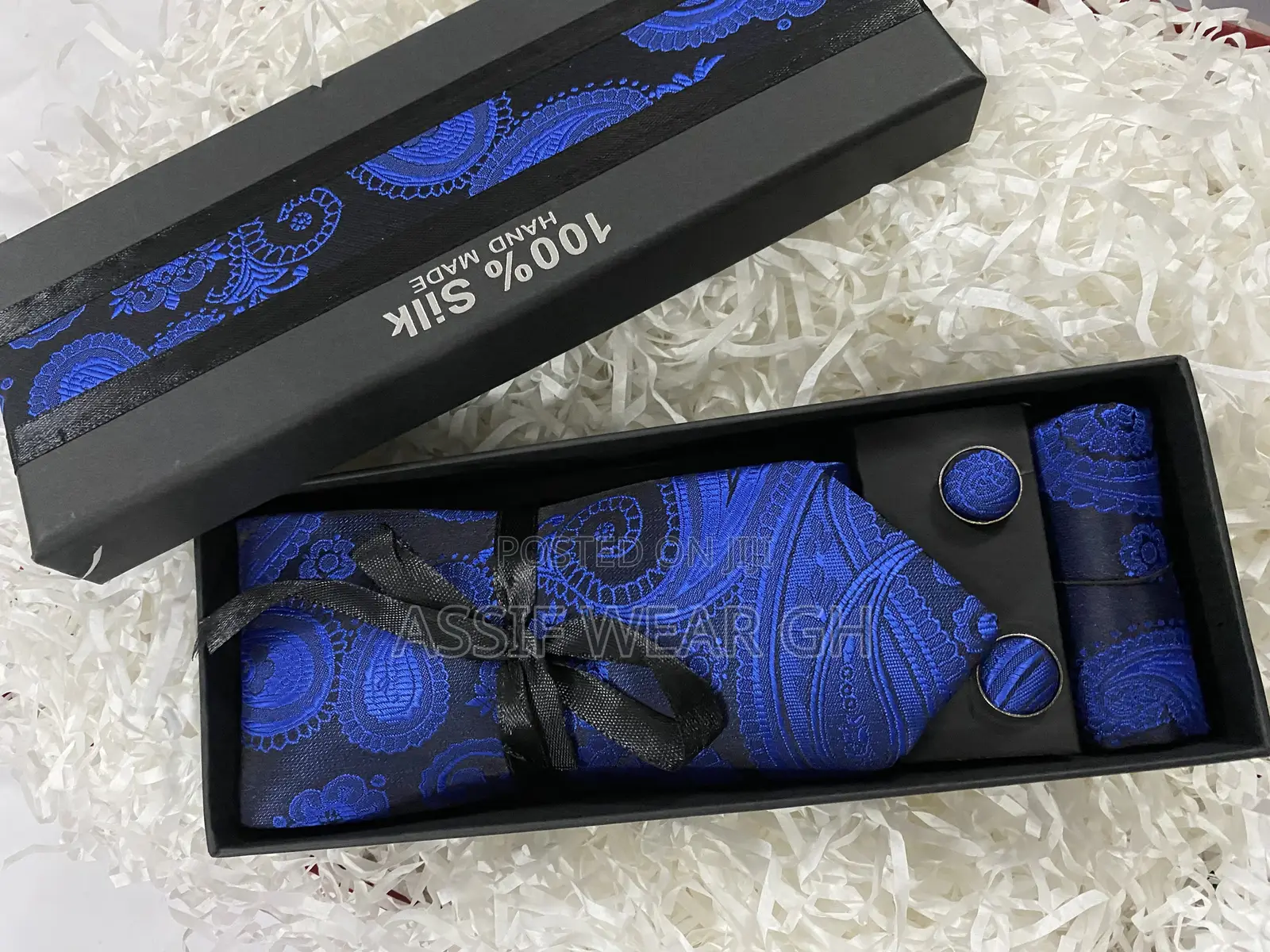 Vibrant Tie