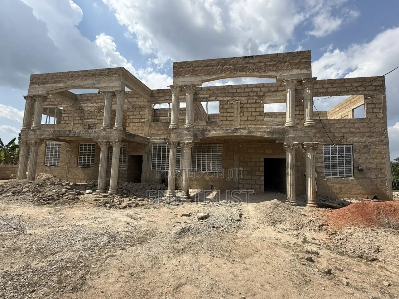 14bdrm Mansion in Juaben Effiduase for sale