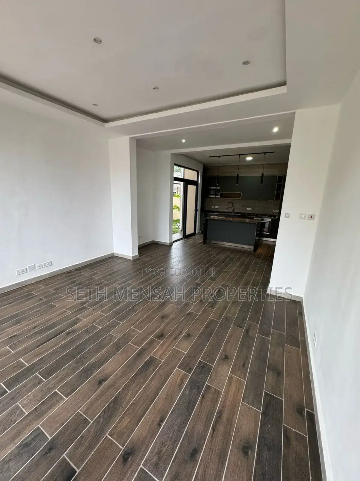 4bdrm Townhouse/Terrace in Labone for sale
