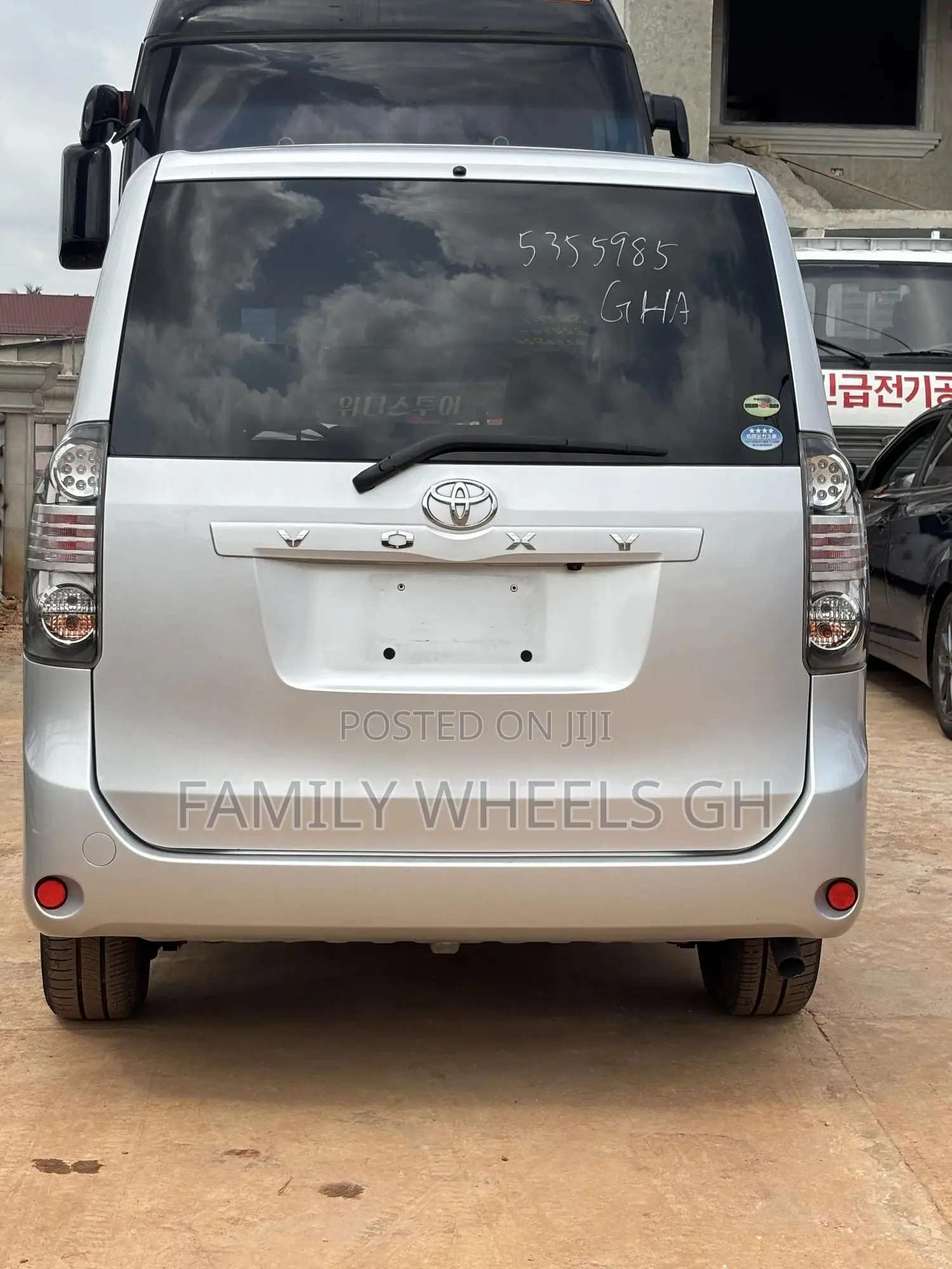 Toyota Voxy 2012 Silver