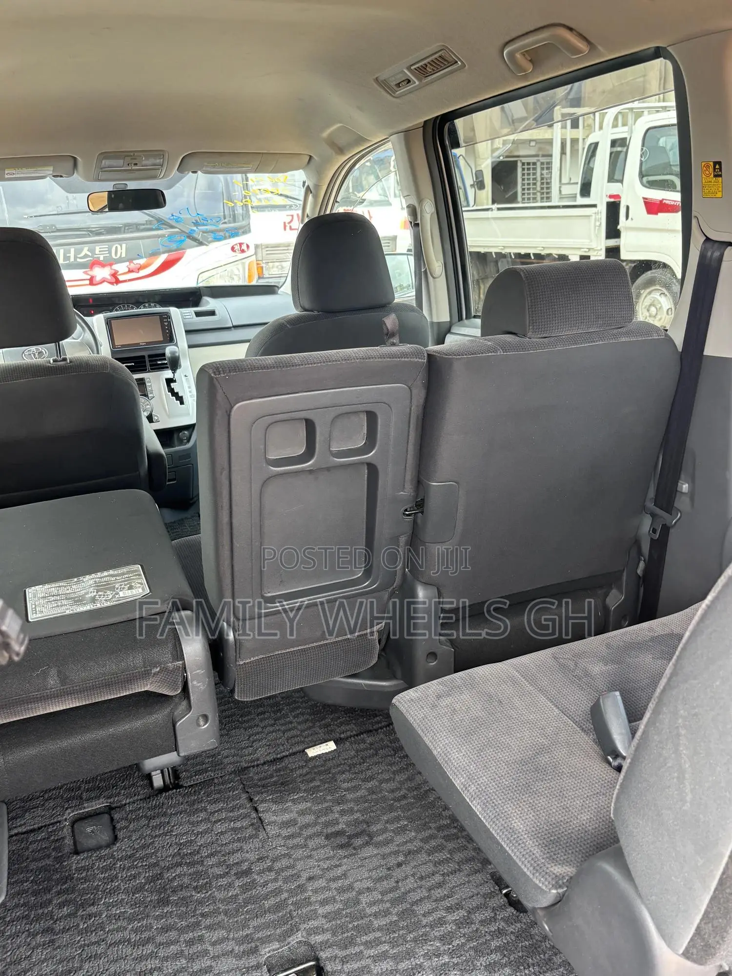 Toyota Voxy 2012 Silver