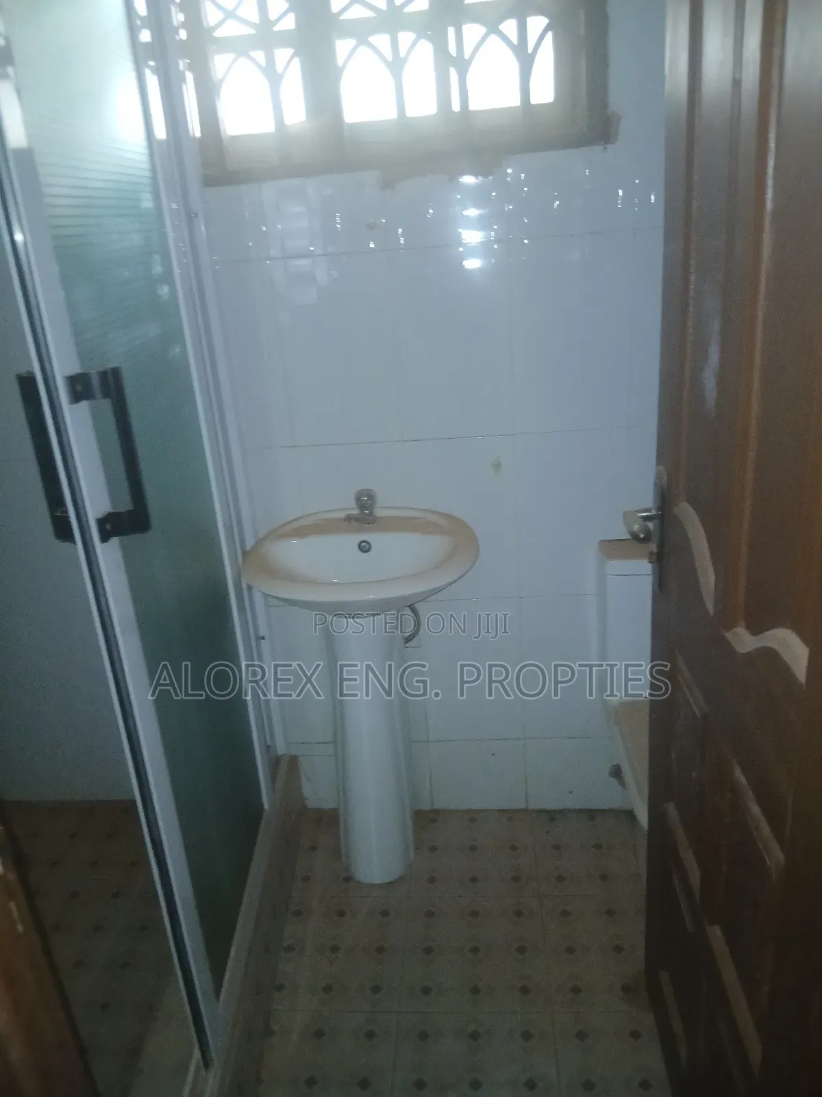 2bdrm Apartment in 2 Washrooms, Adenta for rent