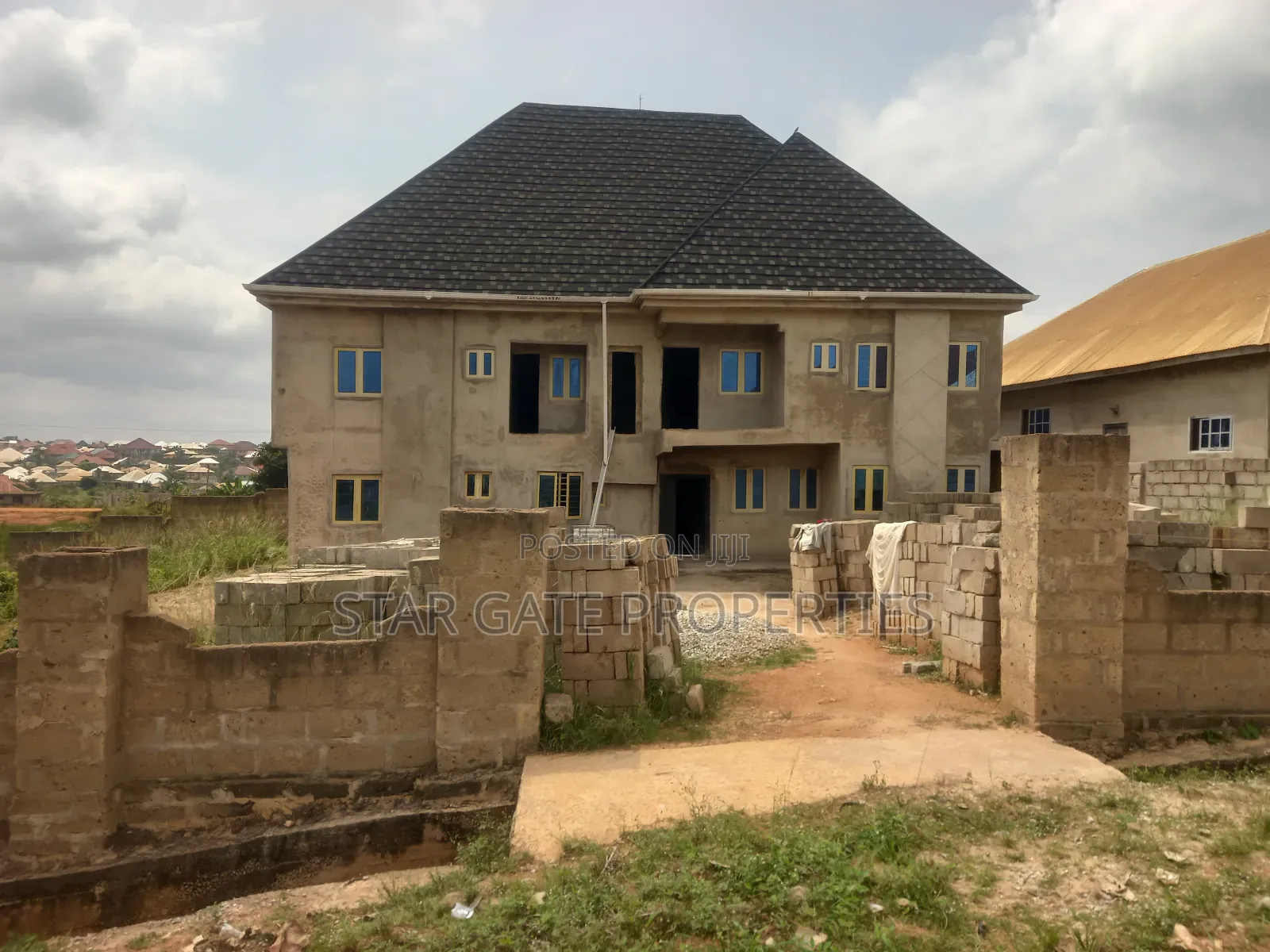 15 Bedrooms Guest House/ Hotel for Sale at Kodie Apagya