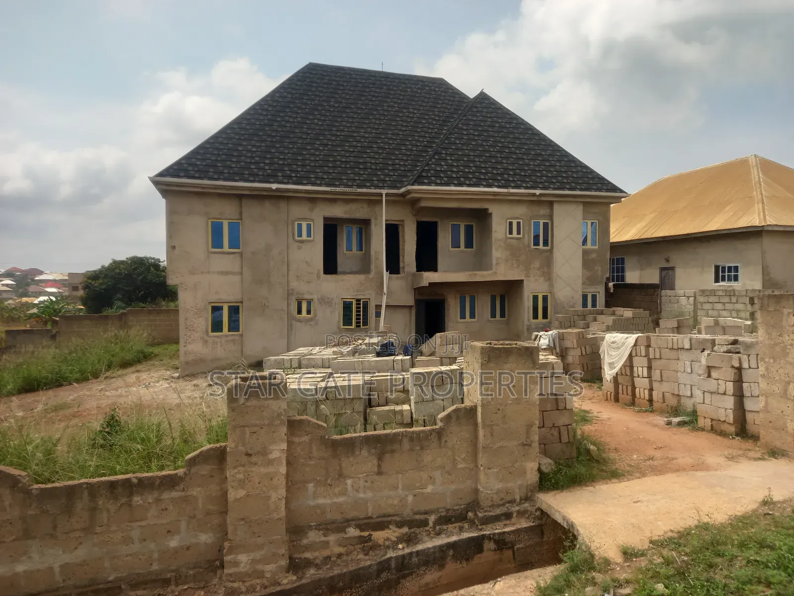 15 Bedrooms Guest House/ Hotel for Sale at Kodie Apagya